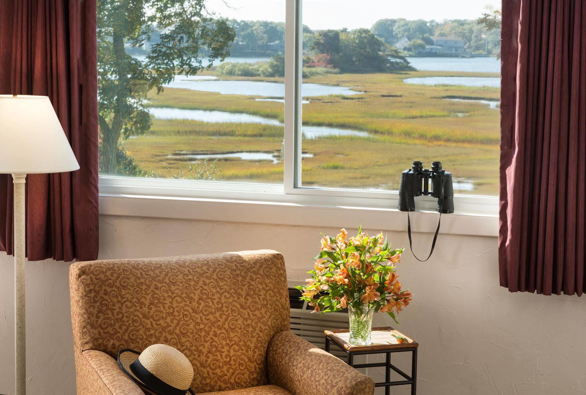 Bayside Resort Hotel West Yarmouth Exterior photo