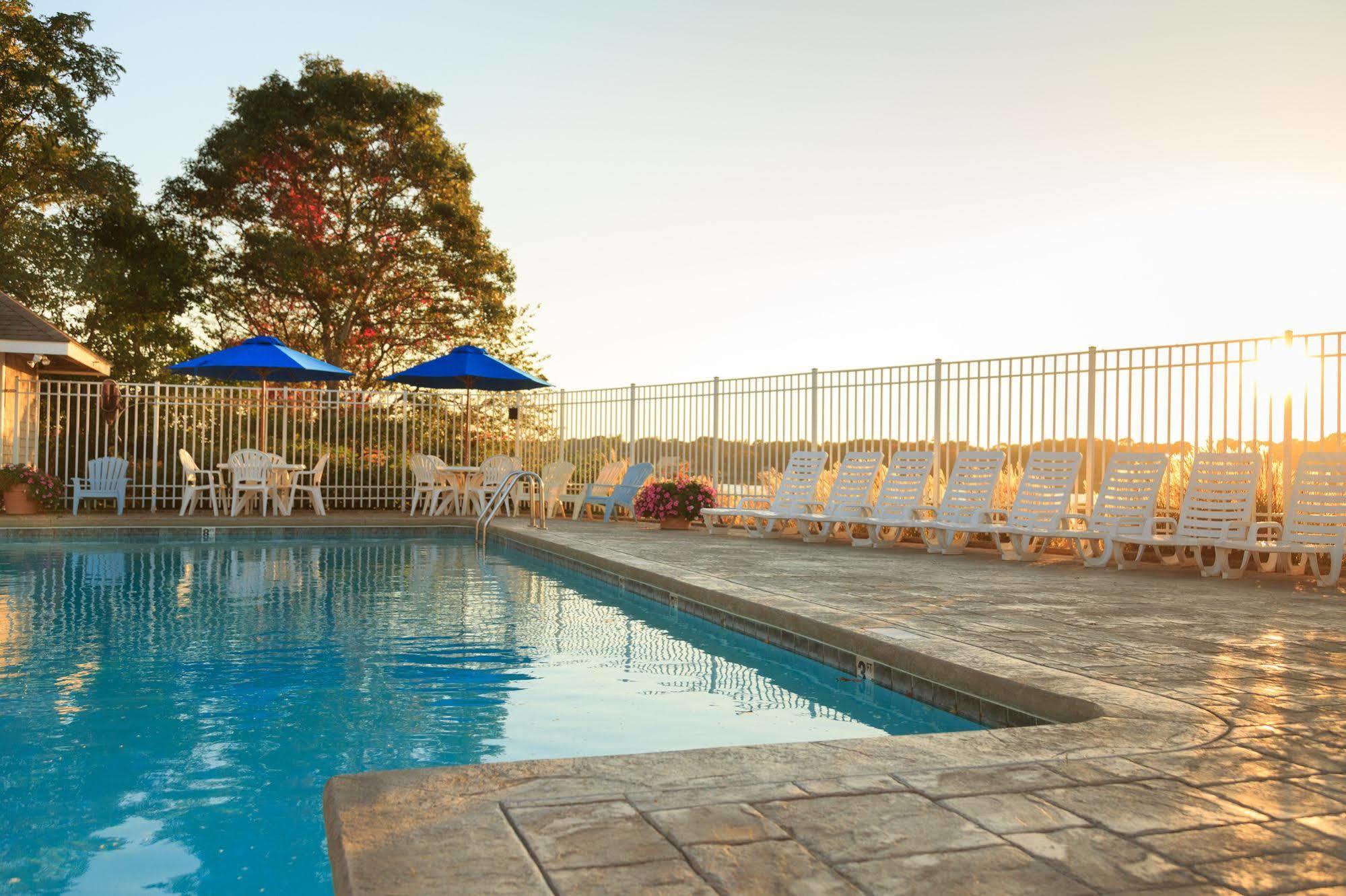 Bayside Resort Hotel West Yarmouth Exterior photo